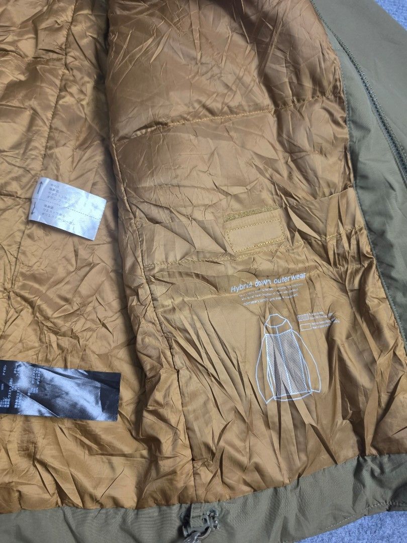 Uniqlo Hybrid Down Puffer (Category: Coats, Jackets and Outerwear) located in Baguio. Submitted by labelleferroniere (Listing ID 1470075850, Image 3). Description: XL Mens ( Olive ) No Flaw , In As New Condition Measurement declared (photos).
