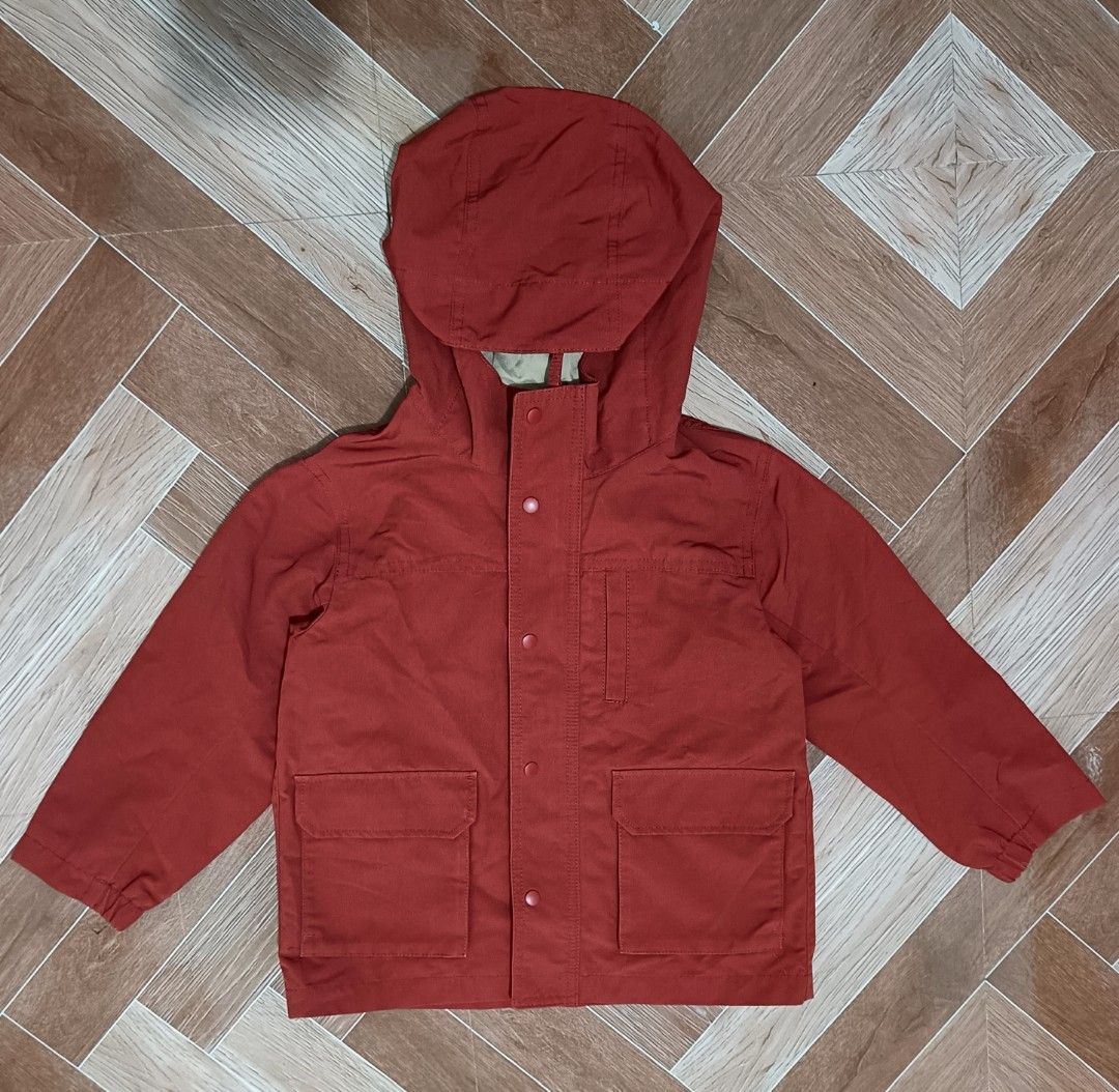 UNIQLO KIDS MOUNTAIN PARKA (Category: Babies & Kids Fashion) located in Cebu City. Submitted by madjekfinds (Listing ID 1470062424, Image 1). Description: UNIQLO KIDS MOUNTAIN PARKA EXCITED CONDITION SIZE 110 W 16.5 L 18 PRICE PLUS SF CEBU.