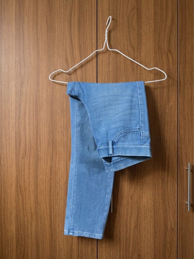 Uniqlo Light Blue Denim Jeans Size M (Category: Jeans) located in Marikina City. Submitted by sakura_07 (Listing ID 1469971564, Image 1). Description: - Brand: Uniqlo - Color: Classic light blue wash - Size: M (Fits waist: 63-69 cm, Hips: 88-94 cm) - Material: Stretch fabric, extremely comfortable for everyday wear - Design: Easy pull-on style with a structured waistband - Condition: Clean, with interior tags still intact.
