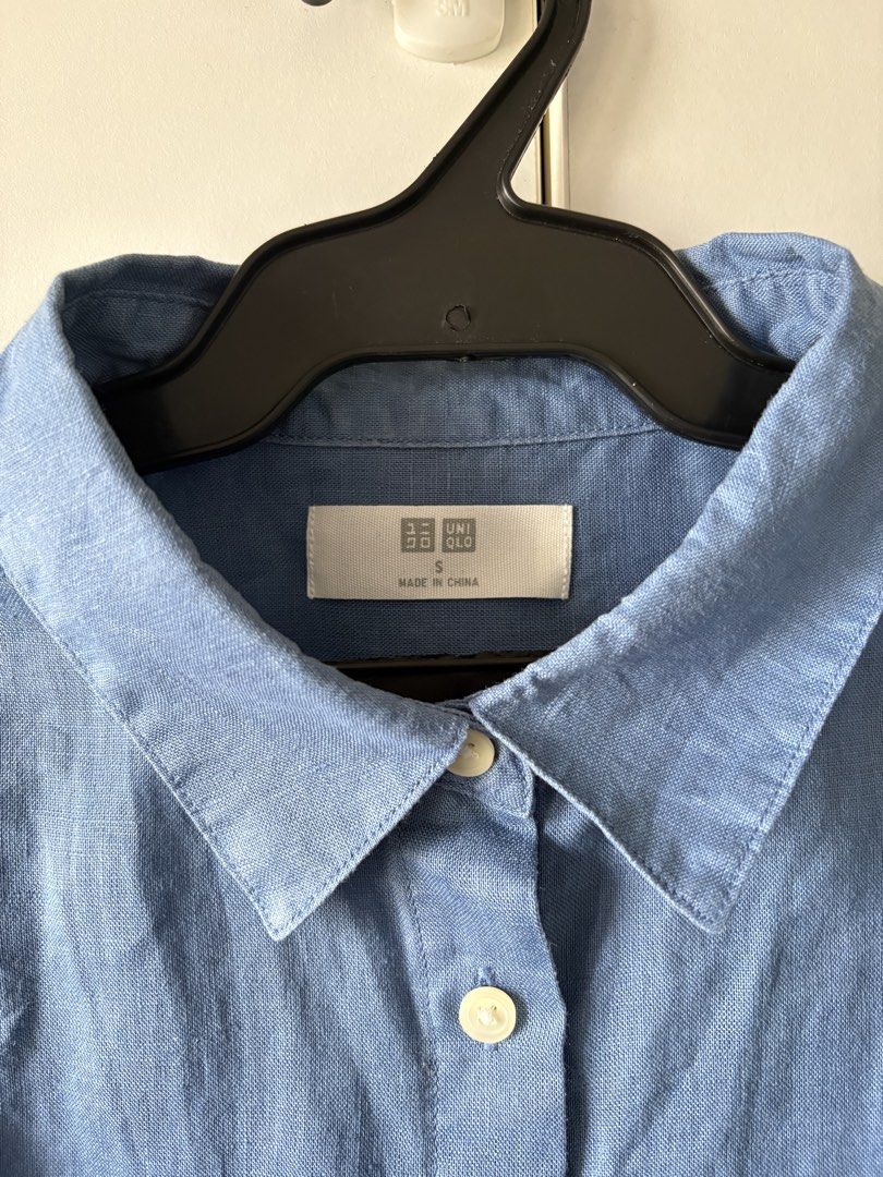 Uniqlo Linen Polo (Blue, S) (Category: Longsleeves) located in Quezon City. Submitted by misserika (Listing ID 1469979541, Image 2). Description: - Brand: Uniqlo - Item: Long sleeve button-up shirt - Size: Small - Material: Lightweight linen - Color: Blue.