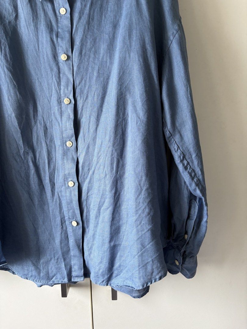 Uniqlo Linen Polo (Blue, S) (Category: Longsleeves) located in Quezon City. Submitted by misserika (Listing ID 1469979541, Image 3). Description: - Brand: Uniqlo - Item: Long sleeve button-up shirt - Size: Small - Material: Lightweight linen - Color: Blue.