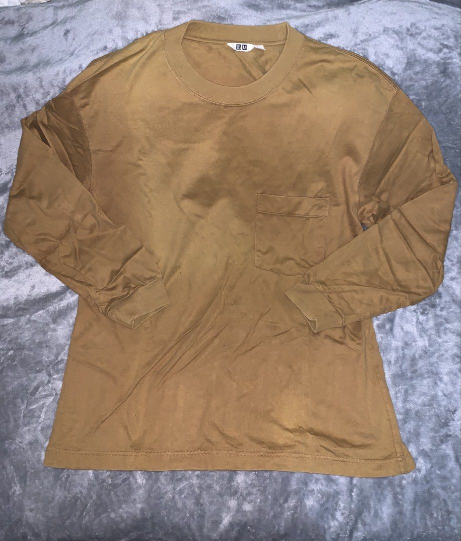 Uniqlo long sleeve brown (Category: Tshirts & Polo Shirts ) located in Las Pinas. Submitted by jerkasfvc (Listing ID 1470074157, Image 1). Description: Uniqlo longsleeve Size L.