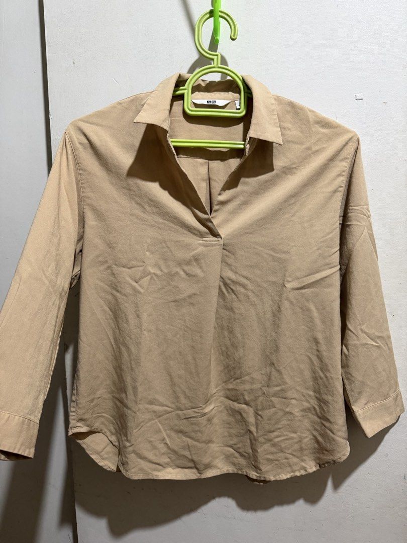 Uniqlo Long Sleeve Size S (Category: Longsleeves) located in Makati City. Submitted by grungygurl (Listing ID 1470097885, Image 1). Description: - Uniqlo beige long sleeve top - Collared neckline, v-shaped - Size Small - Corporate / Office attire.