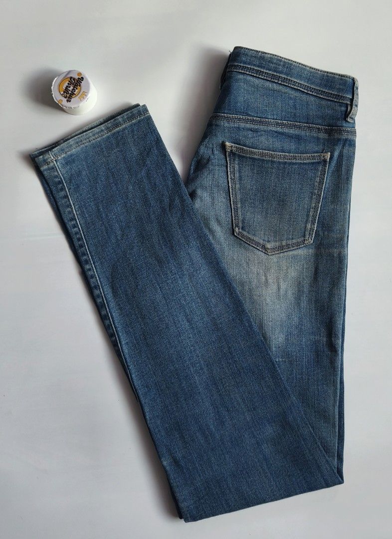 Uniqlo Medium Wash Slim Jeans (Category: Jeans) located in Manapla. Submitted by gentleturtle_3dc683 (Listing ID 1469949317, Image 1). Description: Uniqlo Medium Wash Slim Jeans 💵 ₱ 249 📏 Size: Waistline 26 - 28Length 37 Hem 6 🎨 Color Rate: 9.5 /10 or better ✨ Condition: Great Pre-loved thrifted item. 💬 Message us for inquiries!.