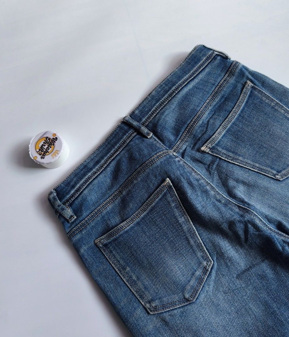 Uniqlo Medium Wash Slim Jeans (Category: Jeans) located in Manapla. Submitted by gentleturtle_3dc683 (Listing ID 1469949317, Image 3). Description: Uniqlo Medium Wash Slim Jeans 💵 ₱ 249 📏 Size: Waistline 26 - 28Length 37 Hem 6 🎨 Color Rate: 9.5 /10 or better ✨ Condition: Great Pre-loved thrifted item. 💬 Message us for inquiries!.