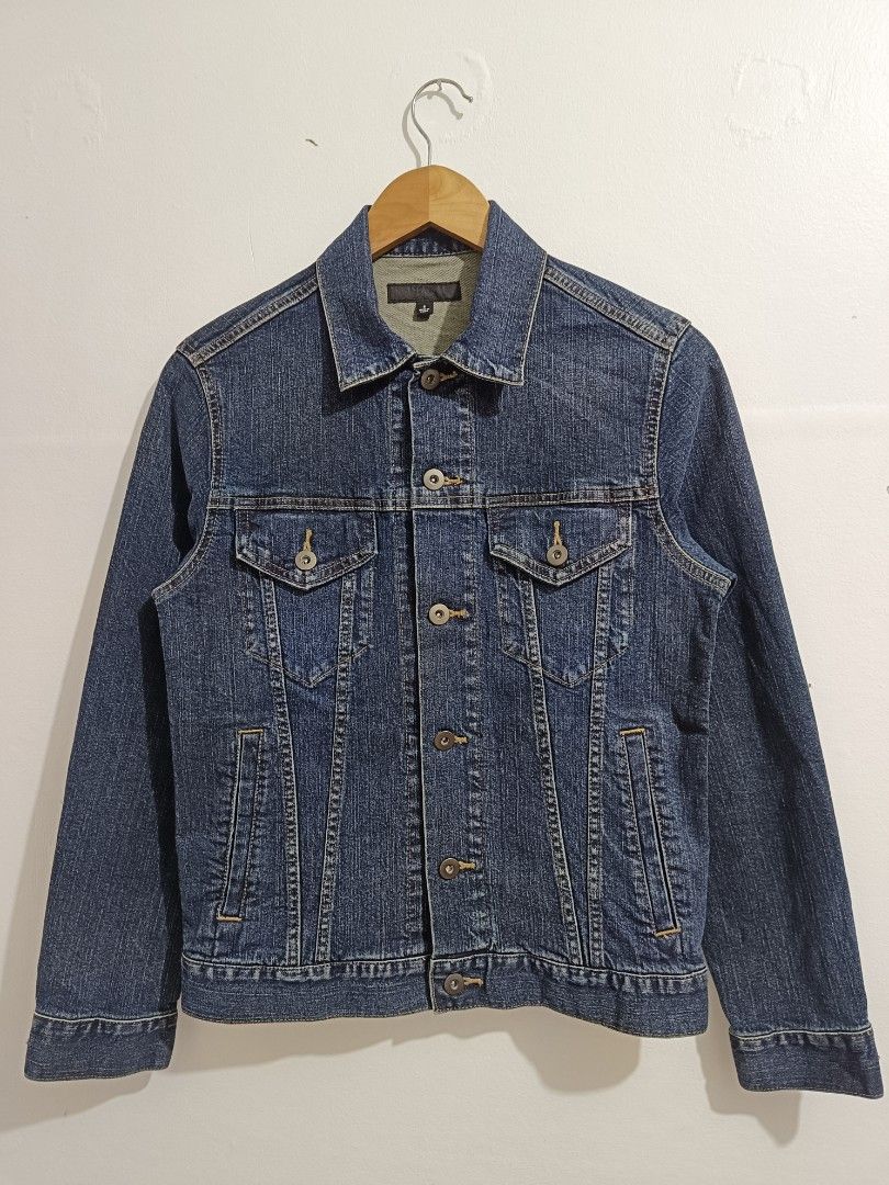 Uniqlo Men's Denim Trucker Jacket (Category: Coats, Jackets and Outerwear) located in Cebu City. Submitted by madjekfinds (Listing ID 1470068955, Image 2). Description: Uniqlo Men's Denim Trucker Jacket EXCELLENT CONDITION NEED WASH ONLY NO ISSUE W 18 L 23 SIZE SMALL PRICE PLUS SF CEBU.
