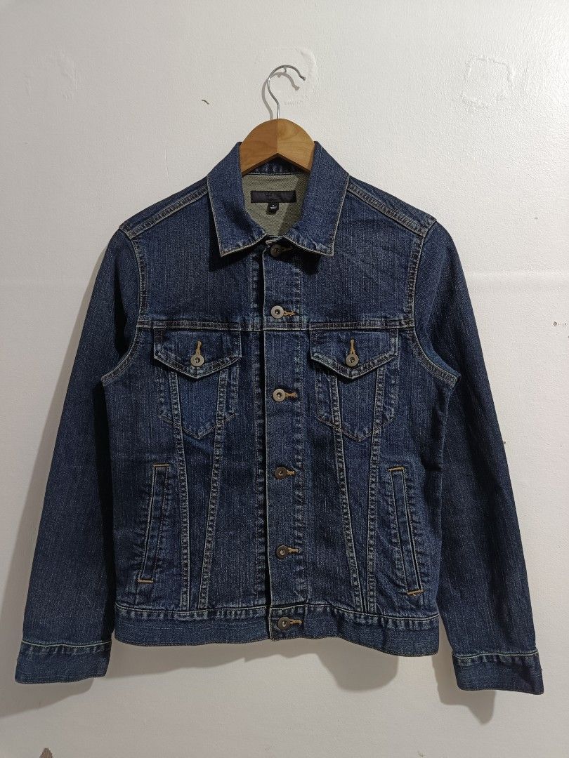 Uniqlo Men's Denim Trucker Jacket (Category: Coats, Jackets and Outerwear) located in Cebu City. Submitted by madjekfinds (Listing ID 1470068955, Image 1). Description: Uniqlo Men's Denim Trucker Jacket EXCELLENT CONDITION NEED WASH ONLY NO ISSUE W 18 L 23 SIZE SMALL PRICE PLUS SF CEBU.