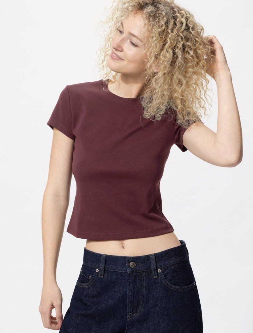 Uniqlo Mini T-shirt (Wine) (Category: Shirts) located in Quezon City. Submitted by sellerxbuyer (Listing ID 1470000825, Image 1). Description: New, just washed. RFS: I want the fit of size Small.