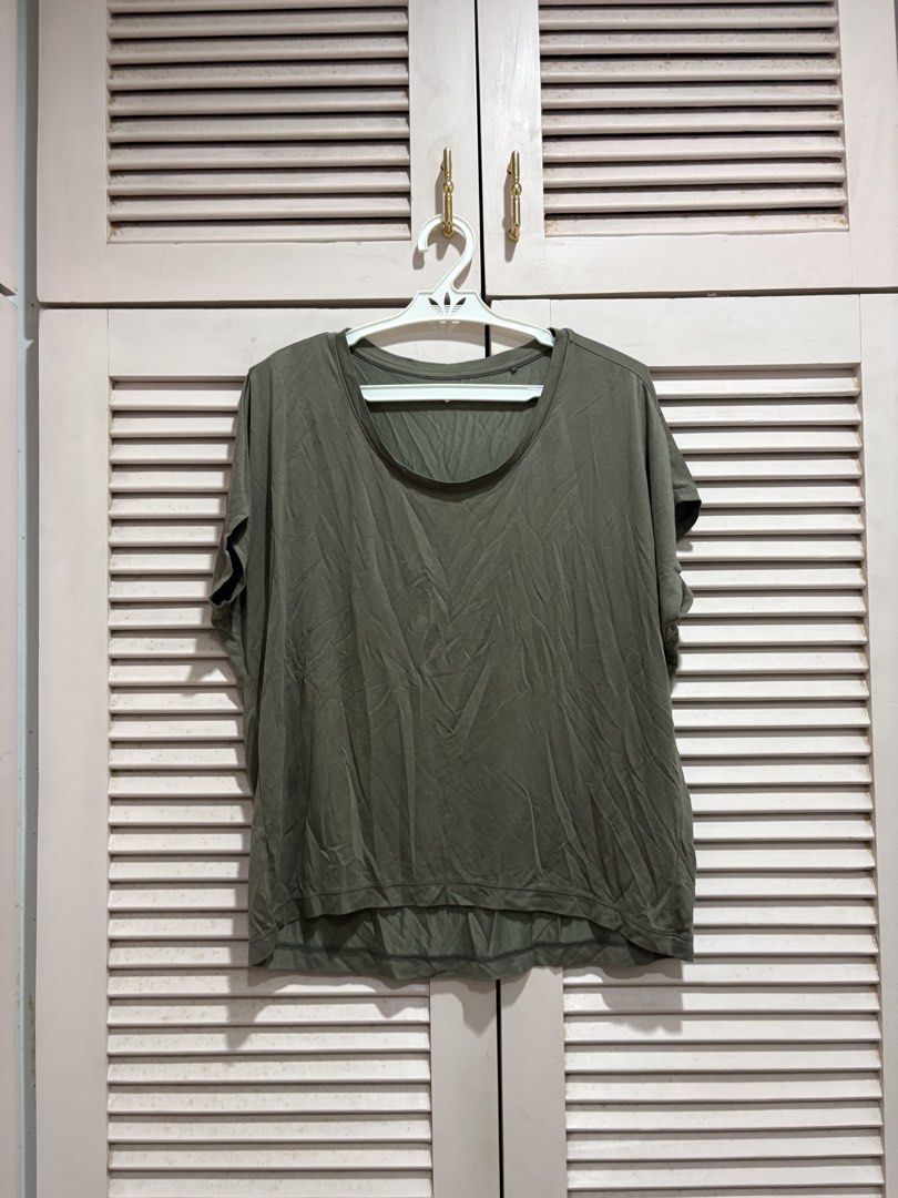 Uniqlo Olive Green Top (Category: Shirts) located in Muntinlupa City. Submitted by sukimum (Listing ID 1469988273, Image 1). Description: The material is from their earlier cotton jersey line.