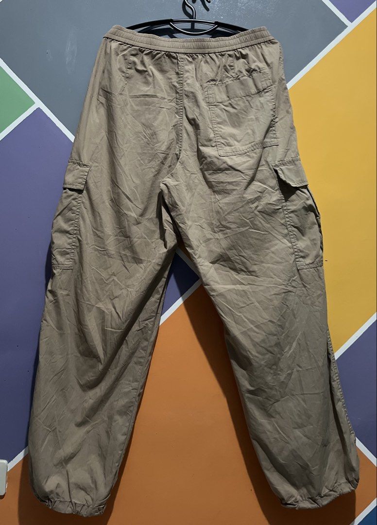 Uniqlo Parachute Cargo Pants (Category: Trousers) located in Lingayen. Submitted by moreonuniqlo (Listing ID 1470076659, Image 2). Description: Uniqlo Parachute Cargo Pants Large on Tag Size 36 Length 40 Good as new No Issue.