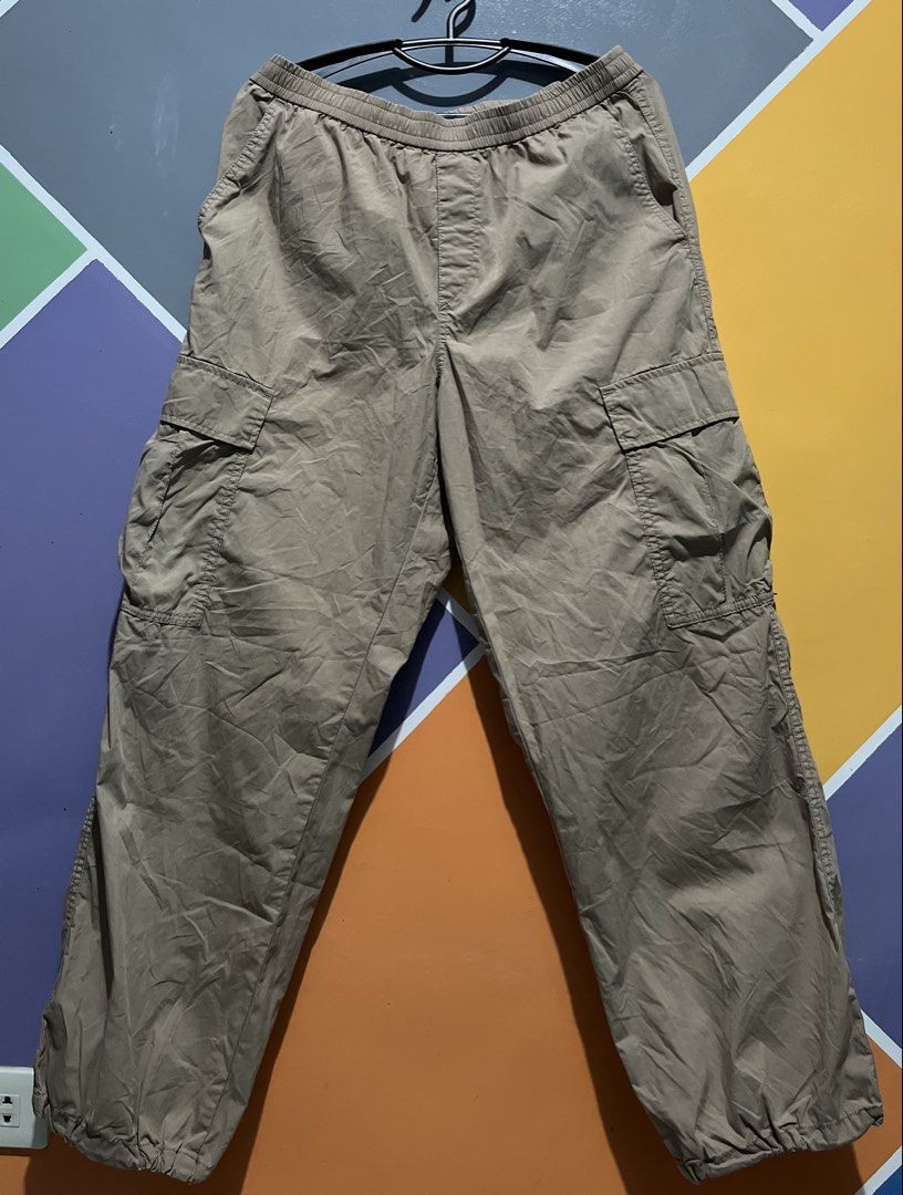 Uniqlo Parachute Cargo Pants (Category: Trousers) located in Lingayen. Submitted by moreonuniqlo (Listing ID 1470076659, Image 1). Description: Uniqlo Parachute Cargo Pants Large on Tag Size 36 Length 40 Good as new No Issue.