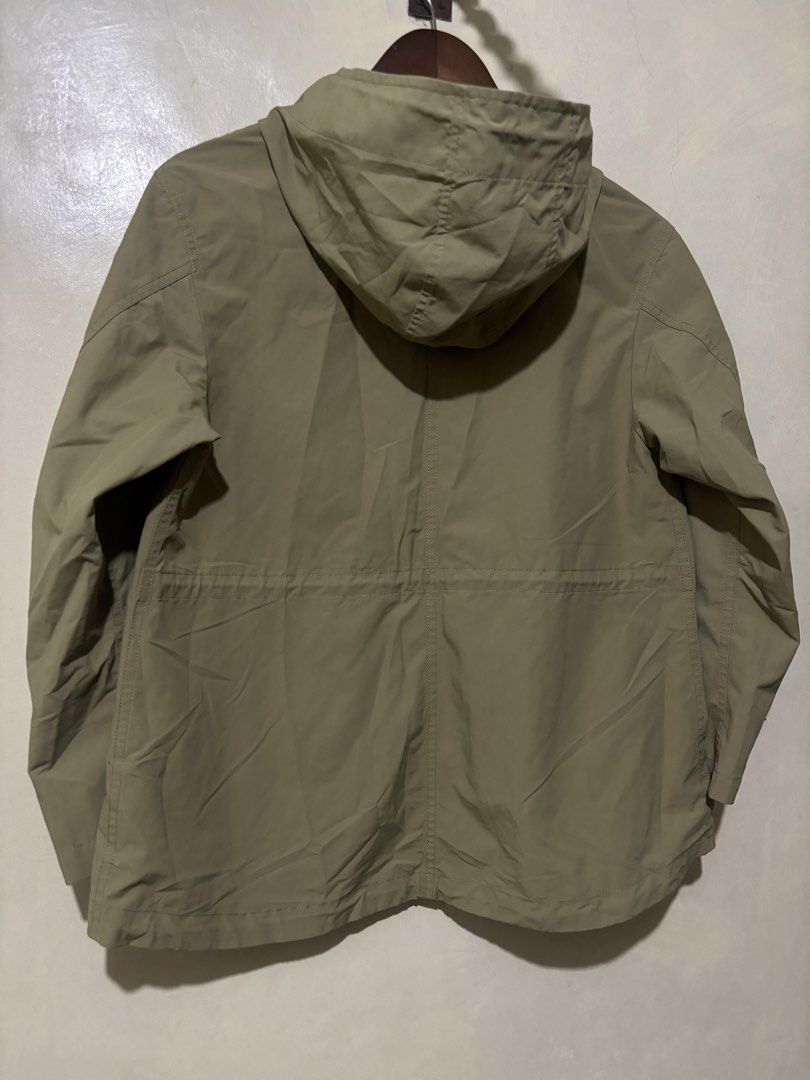 Uniqlo parka jacket (Category: Coats, Jackets and Outerwear) located in Taguig. Submitted by dcltrng. (Listing ID 1470048765, Image 3). Description: Uniqlo parka jacket Size small Length 24 Width 20.5 Can pass as brand new No issue.