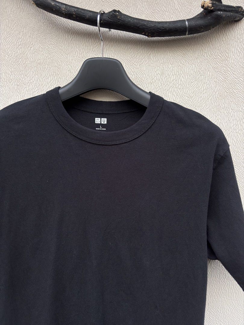 Uniqlo Plain Shirt (Category: Tshirts & Polo Shirts ) located in Baybay. Submitted by thrift.ed2023 (Listing ID 1470036393, Image 2). Description: Uniqlo Plain Shirt Medium 20x28 No Issue Need Wash Good as New .
