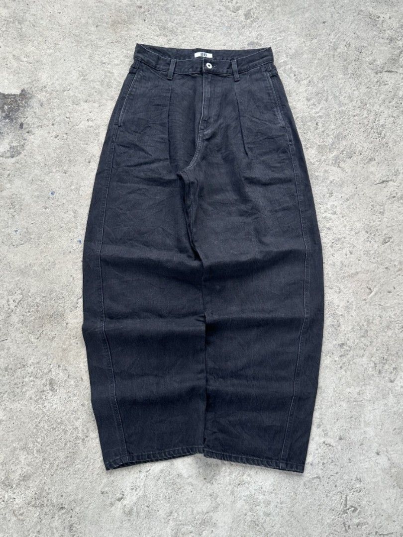Uniqlo pleated denim jeans (Category: Jeans) located in Davao. Submitted by boss_kel (Listing ID 1470095877, Image 1). Description: Waist: 28-29 Lenght: 41 Thigh: 14 Hem: 8 Issue: ❌.