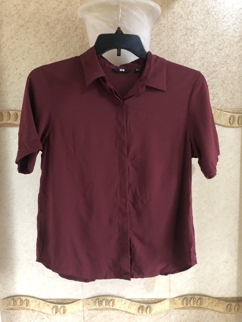 UNIQLO RAYON BLOUSE (Category: Blouses) located in Santa Rosa. Submitted by eceldg05 (Listing ID 1469994003, Image 2). Description: UNIQLO RAYON BLOUSE Burgundy L on tag medium fit only Bnw cond.