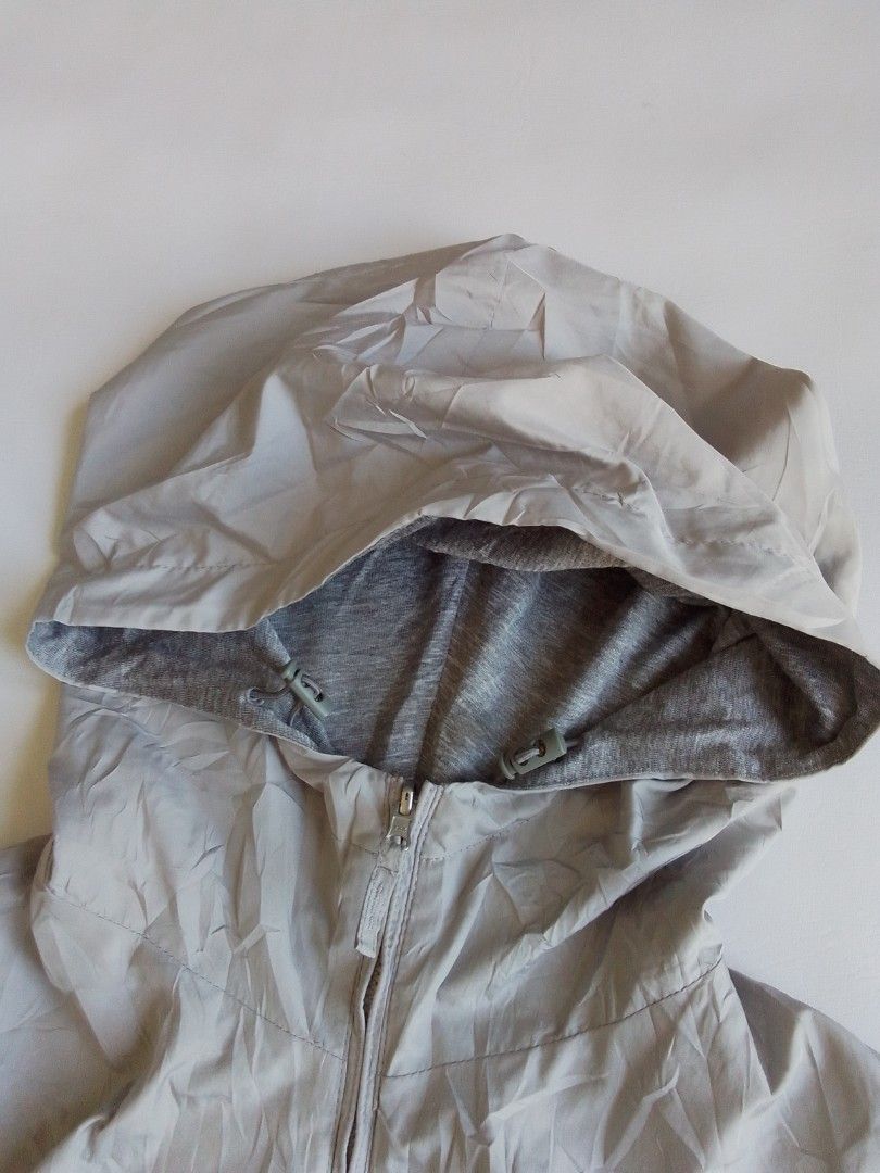 Uniqlo Reversible Hooded Jacket Grey (Category: Coats, Jackets and Outerwear) located in Malilipot. Submitted by santosbolofer (Listing ID 1470084416, Image 3). Description: Uniqlo Reversible Hooded Jacket Grey Large womens Length 23 Widtg 19 Excellent condition 📌 550 plus sf.