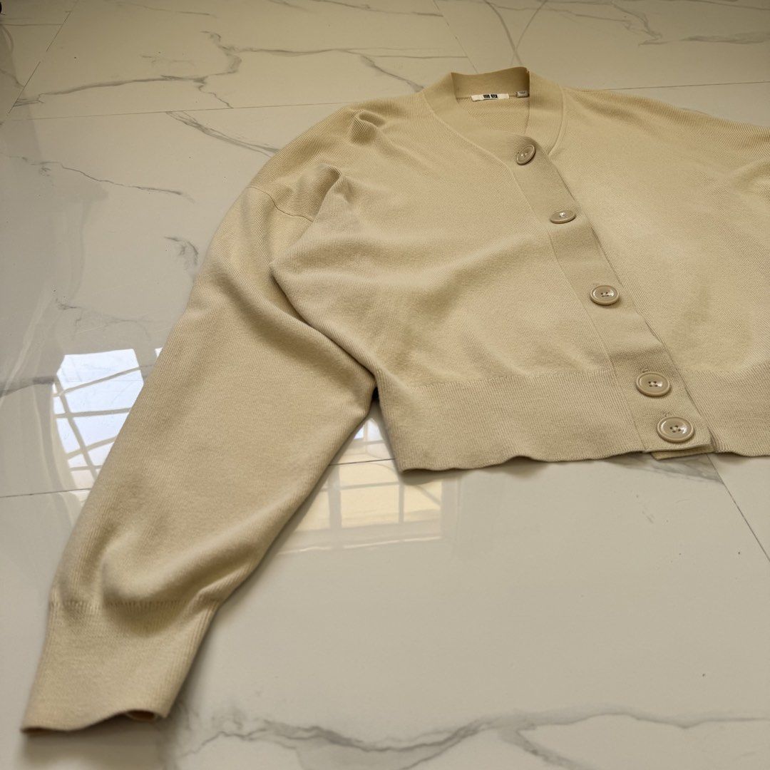 Uniqlo Short Caridgan (Category: Coats, Jackets and Outerwear) located in Santo Tomas. Submitted by the580closet (Listing ID 1469976488, Image 3). Description: - Size: XXL 22 inches - chest 24 inches - length 25 inches - shoulder 21 inches - length.