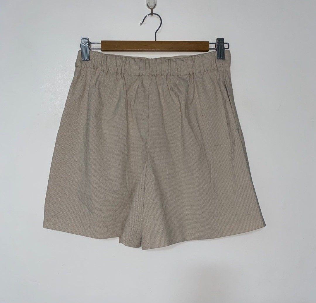Uniqlo skort (Category: Other Bottoms) located in Las Pinas. Submitted by happyhawk-58a3 (Listing ID 1470060725, Image 3). Description: uniqlo skort small like new.