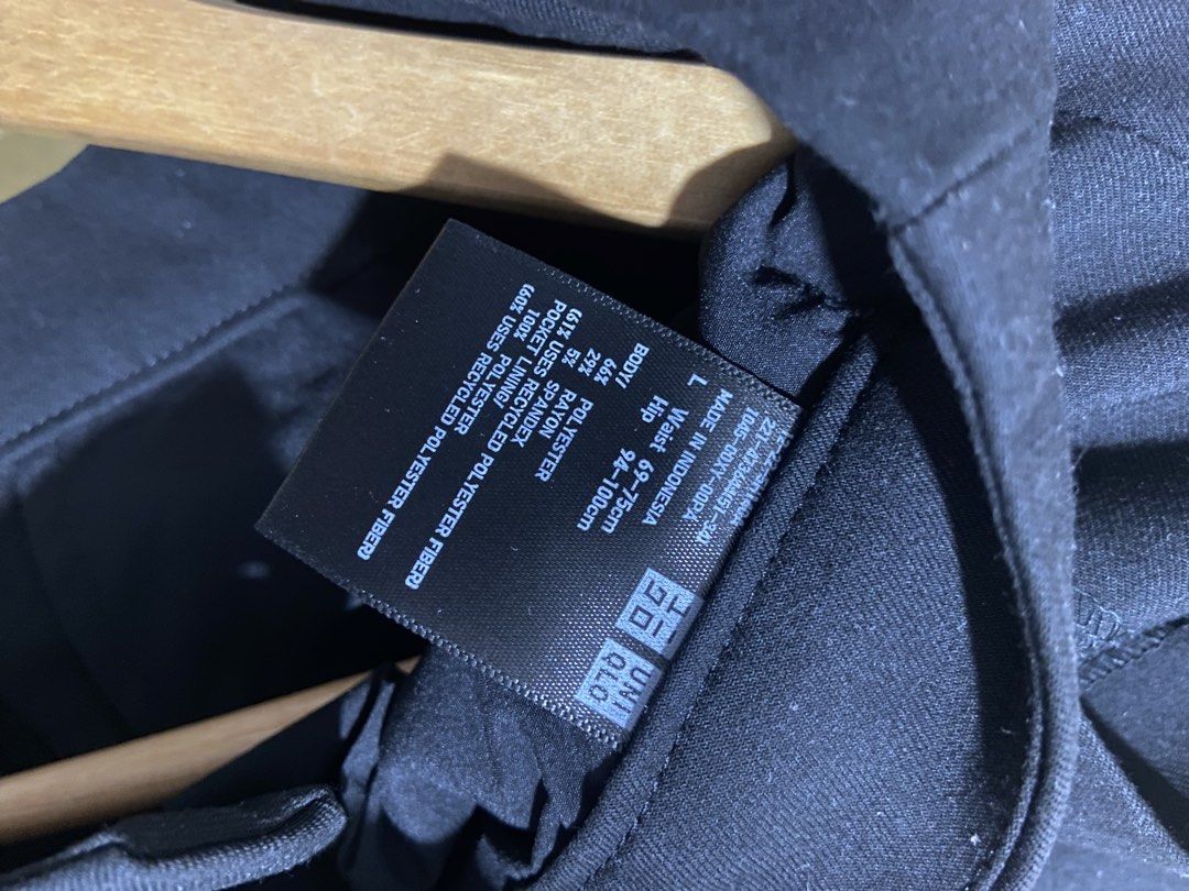 Uniqlo trouser (Category: Other Bottoms) located in Lapu-Lapu City. Submitted by denyella (Listing ID 1469969289, Image 3). Description: Uniqlo smart wide trousers - stretchable color: black size: L ( see picture for reference) NO ISSUES used only once rfs: too big on me.