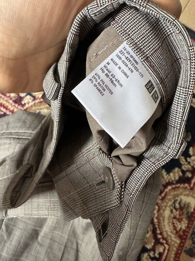 Uniqlo trouser medium (Category: Other Bottoms) located in Taguig. Submitted by authenticniceseller (Listing ID 1470011908, Image 2). Description: Washed or worn once cant remember.