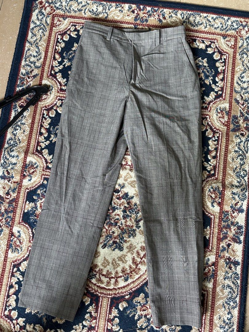Uniqlo trouser medium (Category: Other Bottoms) located in Taguig. Submitted by authenticniceseller (Listing ID 1470011908, Image 1). Description: Washed or worn once cant remember.