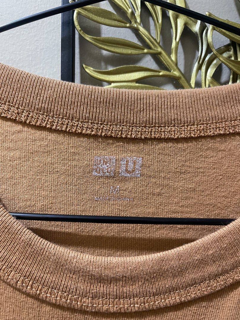 UNIQLO TSHIRT (Category: Tshirts & Polo Shirts ) located in Pasay City. Submitted by markmyluxuryph (Listing ID 1470041173, Image 3). Description: UNIQLO TSHIRT Pre-loved 💯 Authentic – Purchased directly from the store Dimensions: 20 × 27 inches ₱300 + SF No return or exchange is allowed; mine if you are 100% sure. #MarkMyLuxuryPH DISCLAIMER: Mark MyLuxuryPH is not affiliated with any of the brands featured on our page. All copyrights belong to 