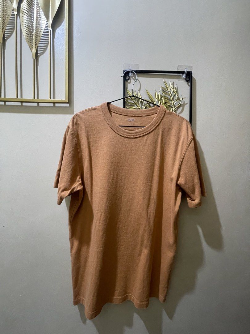UNIQLO TSHIRT (Category: Tshirts & Polo Shirts ) located in Pasay City. Submitted by markmyluxuryph (Listing ID 1470041173, Image 1). Description: UNIQLO TSHIRT Pre-loved 💯 Authentic – Purchased directly from the store Dimensions: 20 × 27 inches ₱300 + SF No return or exchange is allowed; mine if you are 100% sure. #MarkMyLuxuryPH DISCLAIMER: Mark MyLuxuryPH is not affiliated with any of the brands featured on our page. All copyrights belong to 
