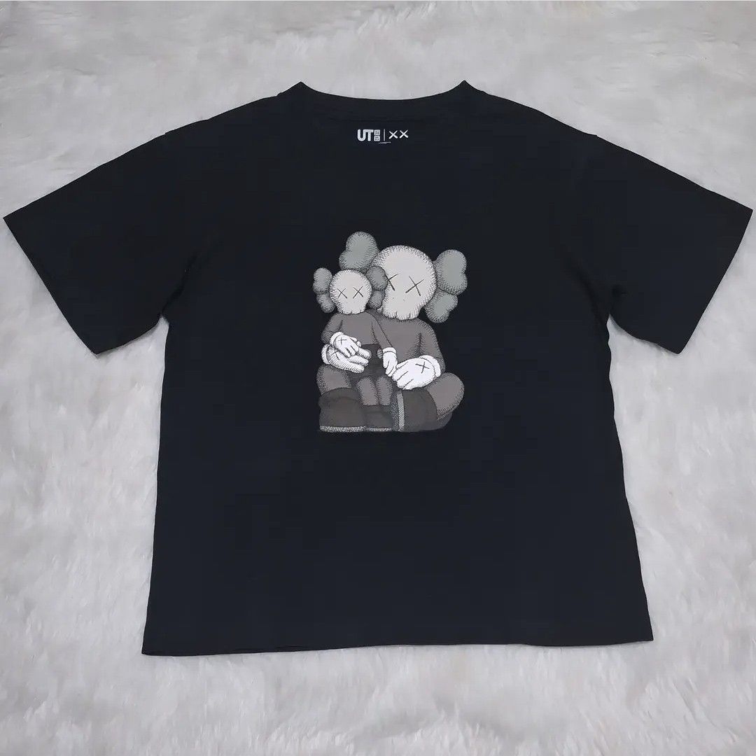 Uniqlo UT Kaws Black Graphic Tee (Category: Babies & Kids Fashion) located in Quezon City. Submitted by Nikayshoppingaccount (Listing ID 1470130192, Image 1). Description: Uniqlo x Kaws. 7-8y. Like New.