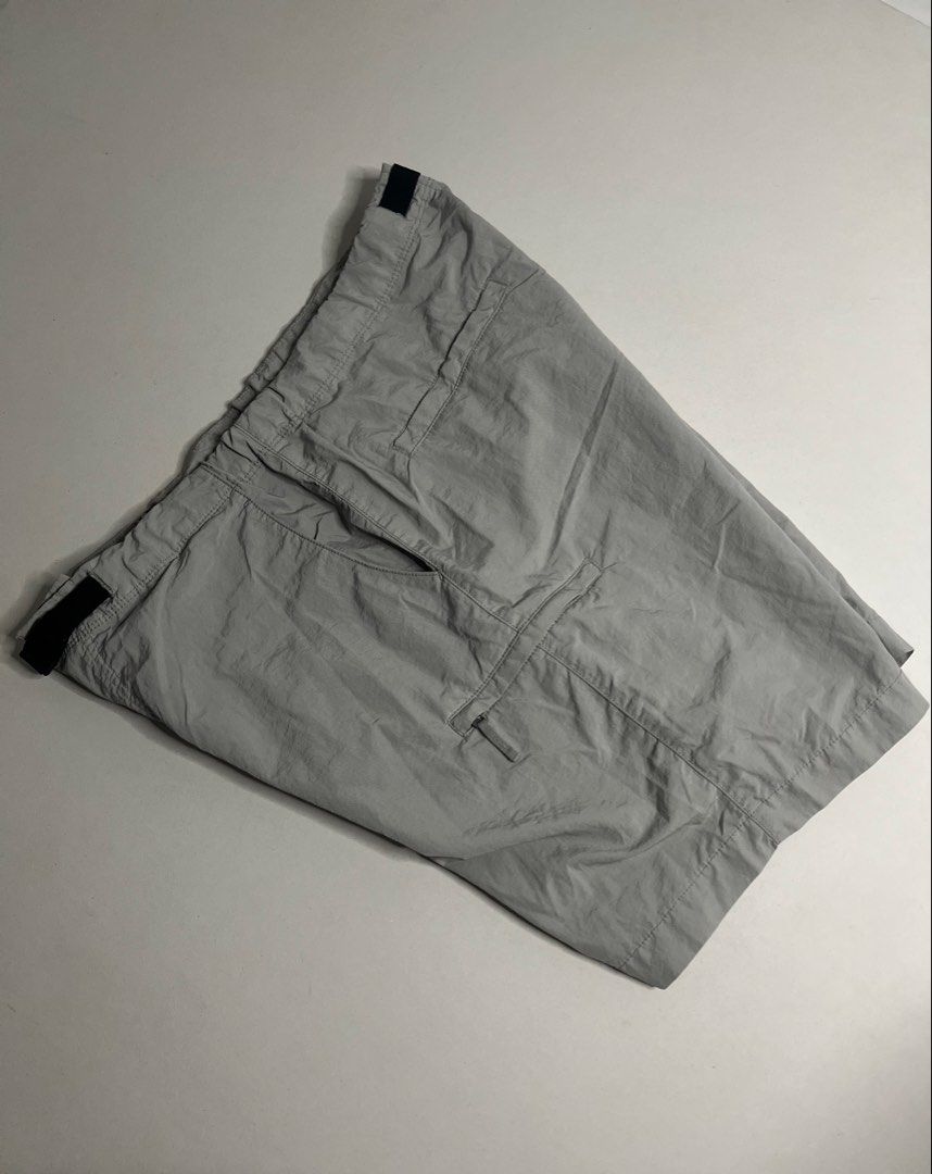 Uniqlo Utility ShortsGrey Size L (Category: Shorts) located in Tacloban City. Submitted by thrftg (Listing ID 1470086647, Image 3). Description: - Brand: Uniqlo - Color: Grey - Size: L (fits waist 84-92cm) - Material: Nylon and polyester blend - Features: Built-in adjustable belt with buckle, elastic waistband, and zipper fly - Pockets: Side pockets, secure zippered left leg pocket, and back welt pockets - Origin: Made in Indonesia - Condition: E