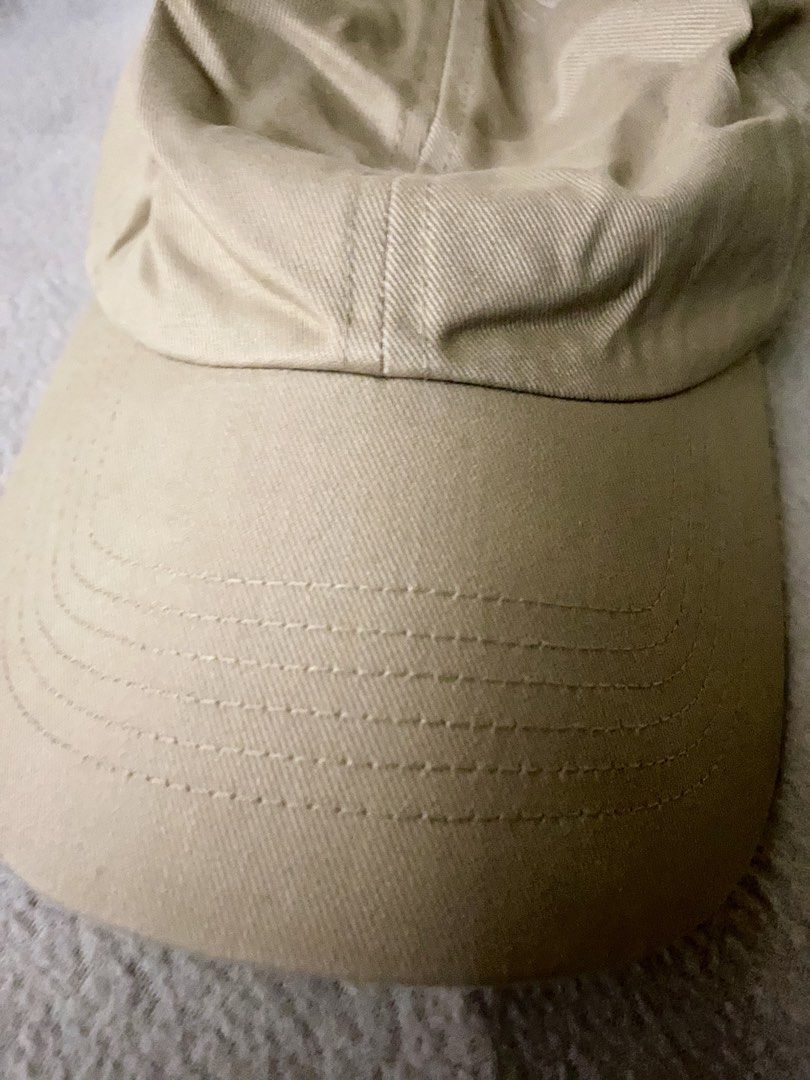 ✨Uniqlo UV Protection Cap (Beige)✨ (Category: Caps & Hats) located in Quezon City. Submitted by thisismayi (Listing ID 1470058623, Image 1). Description: Details: •Color: Beige/Khaki •Features: Adjustable leather strap buckle, one size (56-62cm) •Condition: Like new - excellent condition RFS: Decluttering😊 🎯 Perfect for: Everyday wear, outdoor trips, or casual indoor look. Unisex! 📩 Send a direct message if interested! (Serious buyers only) ✨O