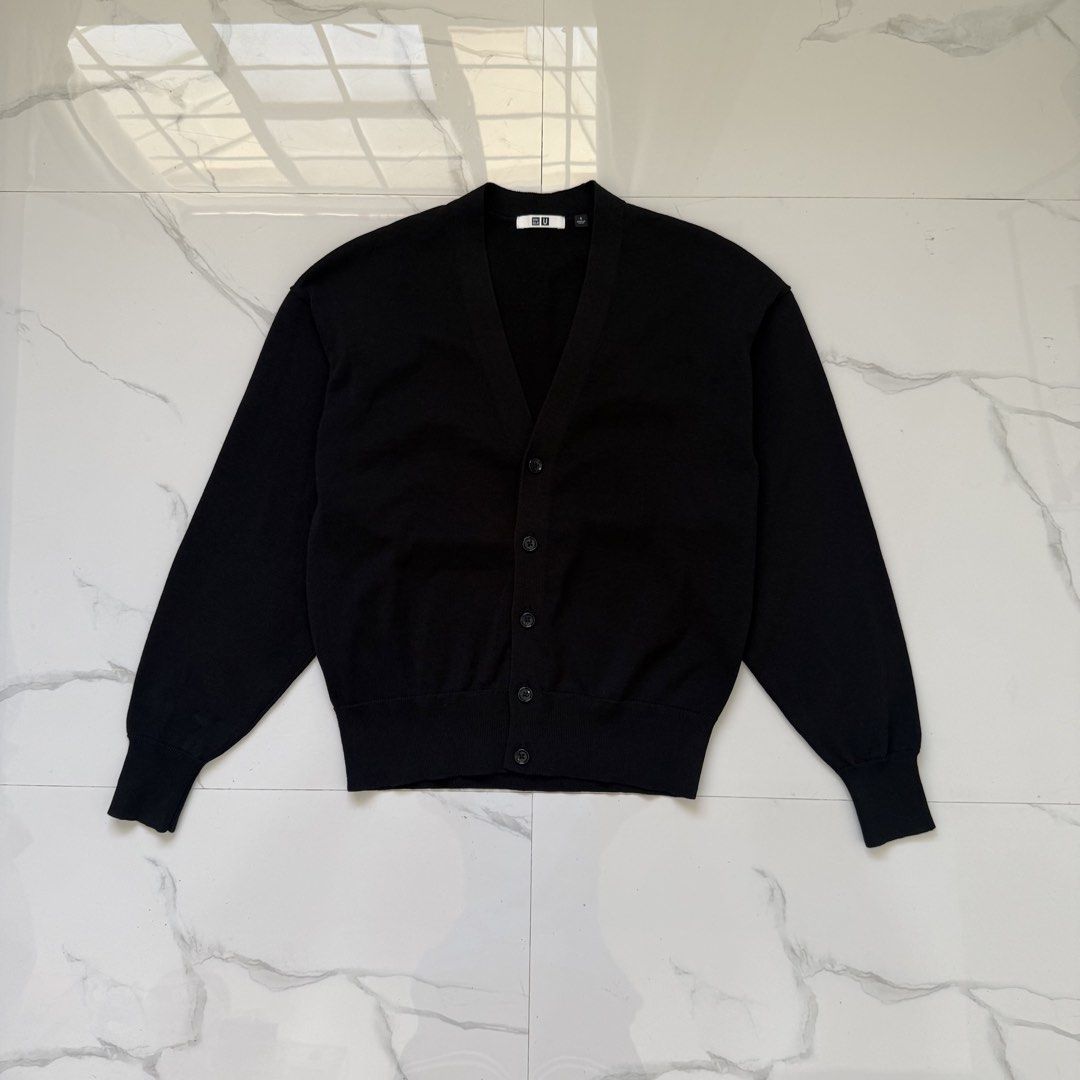 Uniqlo V-neck Cardigan (Category: Coats, Jackets and Outerwear) located in Santo Tomas. Submitted by the580closet (Listing ID 1469980134, Image 1). Description: - Size: Small 19 inches - chest 23.5 inches - length 18.5 inches - shoulder 21.5 inches - sleeves.