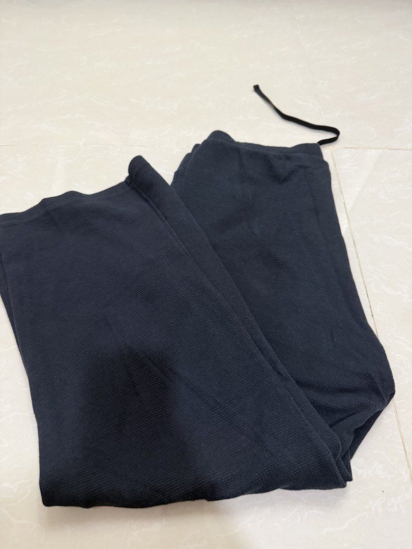 Uniqlo waffle pants - black L (Category: Other Bottoms) located in Mandaluyong City. Submitted by mry.mry (Listing ID 1470058909, Image 2). Description: .