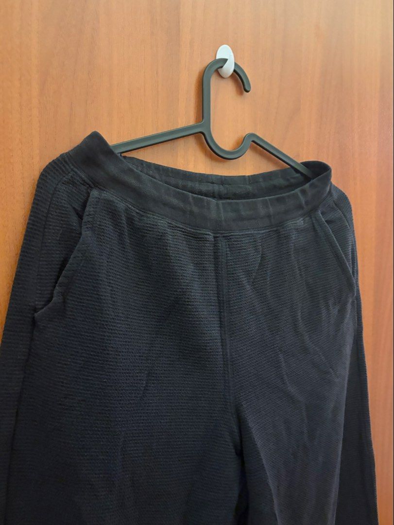 Uniqlo Waffle Lounge Pants Black (Category: Other Bottoms) located in Makati City. Submitted by chloudyday (Listing ID 1470067289, Image 2). Description: Uniqlo, Waffle Lounge Pants, Black, Size M.