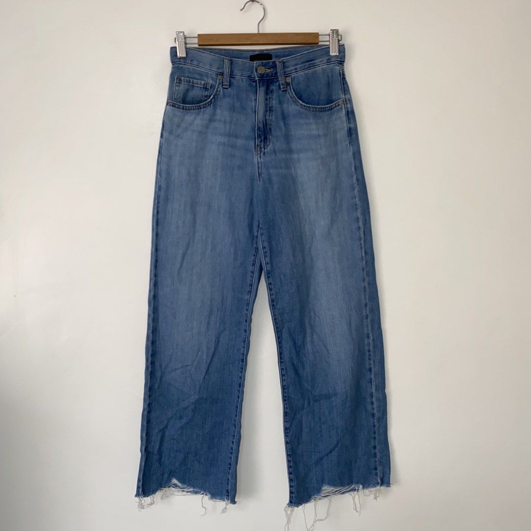 UNIQLO wide cropped jeans (Category: Jeans) located in San Jose del Monte. Submitted by mamiracky (Listing ID 1470025834, Image 2). Description: .