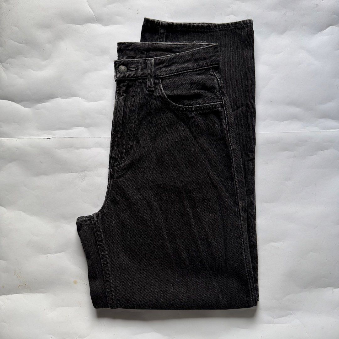Uniqlo Wide Straight Jeans (Category: Jeans) located in Manila. Submitted by erychooseyou (Listing ID 1470062376, Image 1). Description: For sale‼️ Uniqlo Wide Straight Jeans 🤍 Size 28 fits to 28-30- Acid Gray No issues and In as new condition Mine: 1090 🤝🏼 (Solid Piece) Mall price: 1990‼️ 𝟭𝘀𝘁 𝘁𝗼 𝗽𝗮𝘆 𝗴𝗲𝘁𝘀 𝘁𝗵𝗲 𝗶𝘁𝗲𝗺 𝗣𝗮𝘆𝗺𝗲𝗻𝘁 Method: Gcash 𝗦𝗵𝗶𝗽𝗽𝗶𝗻𝗴: J&T Express | Lalamove 𝗟𝗼𝗰𝗮𝘁𝗶𝗼𝗻: North Caloocan, Metro Ma