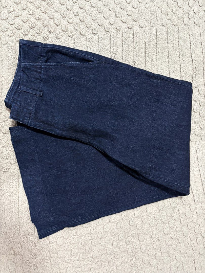 Uniqlo Wide Trouser Jeans (Category: Jeans) located in Marilao. Submitted by luckystone_0cdaee (Listing ID 1469954399, Image 3). Description: Uniqlo Wide Trouser Jeans (High Rise) Size: XL Lenght: 38" Condition: Good as new. Worn 1x only Rfs: Decluttering and maluwag na sya since I lost weight. .