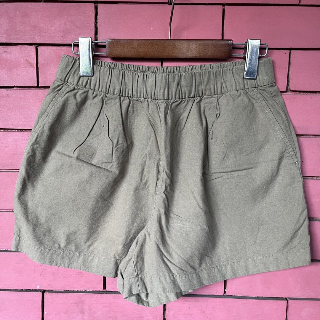 uniqlo womens easy shorts (Category: Activewear) located in Quezon City. Submitted by dressingroombylech (Listing ID 1470023314, Image 1). Description: used once lang fits 27-30.
