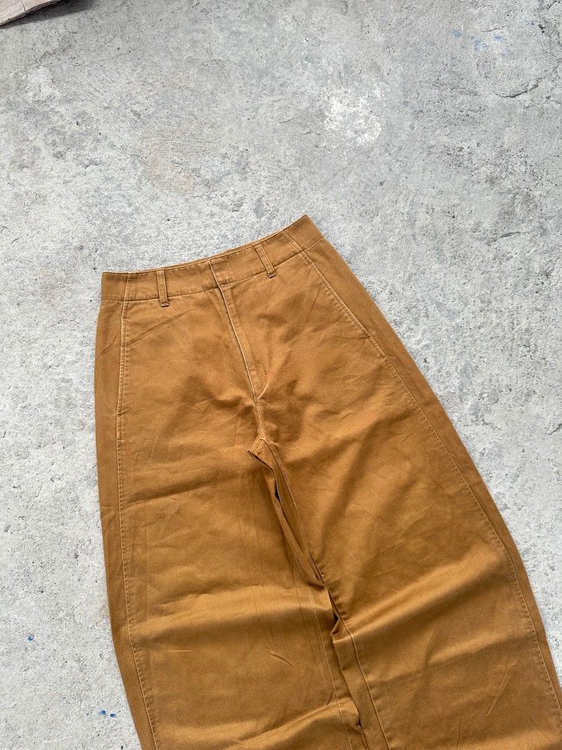 Uniqlo womens straight jeans (Category: Jeans) located in Davao. Submitted by boss_kel (Listing ID 1470096642, Image 3). Description: Waist: 26-27 Lenght: 40.5 Thigh: 12 Hem: 9 Issue: ❌.