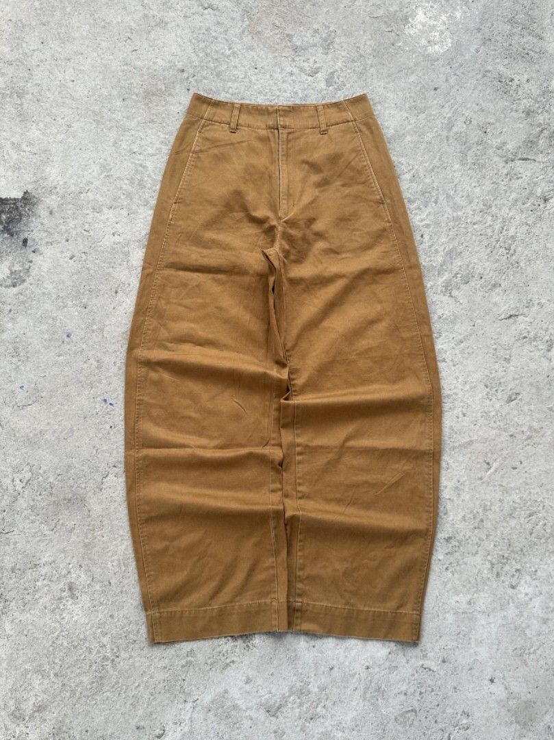 Uniqlo womens straight jeans (Category: Jeans) located in Davao. Submitted by boss_kel (Listing ID 1470096642, Image 1). Description: Waist: 26-27 Lenght: 40.5 Thigh: 12 Hem: 9 Issue: ❌.