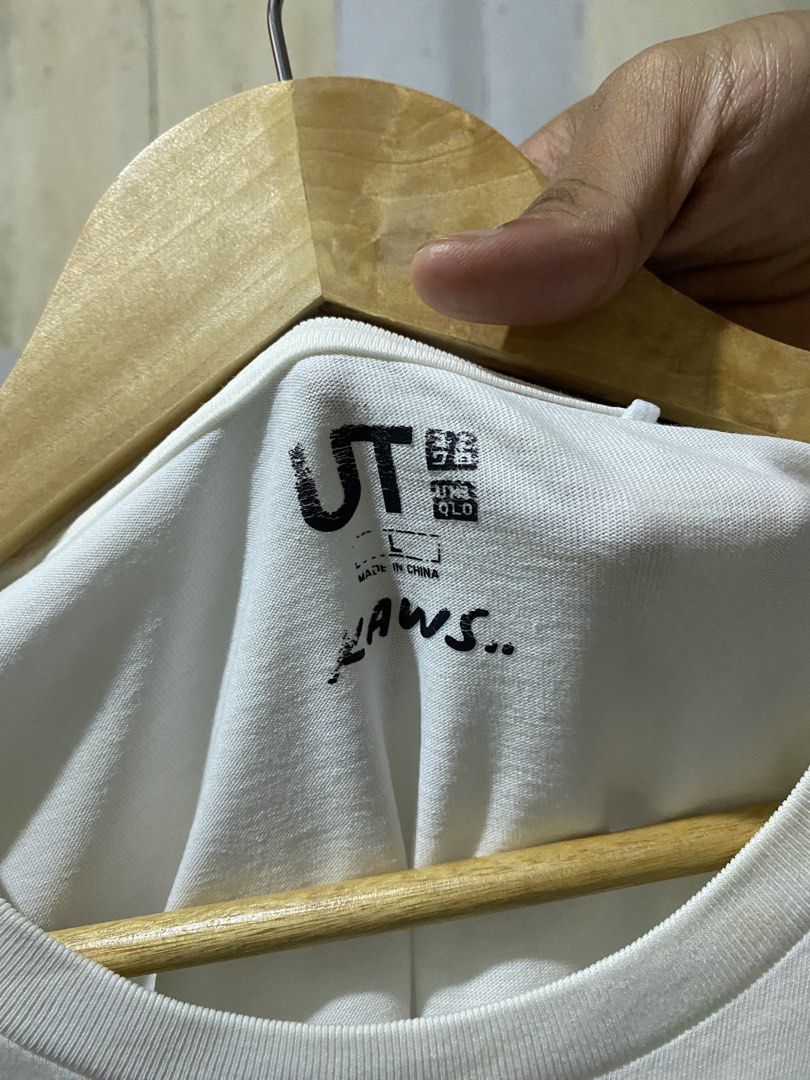 Uniqlo x kaws pocket tee (Category: Tshirts & Polo Shirts ) located in Paracale. Submitted by marthtift_88marceloveri (Listing ID 1470120100, Image 3). Description: Authentic Dimes 30x20 No issue Color rate 9.5/10.