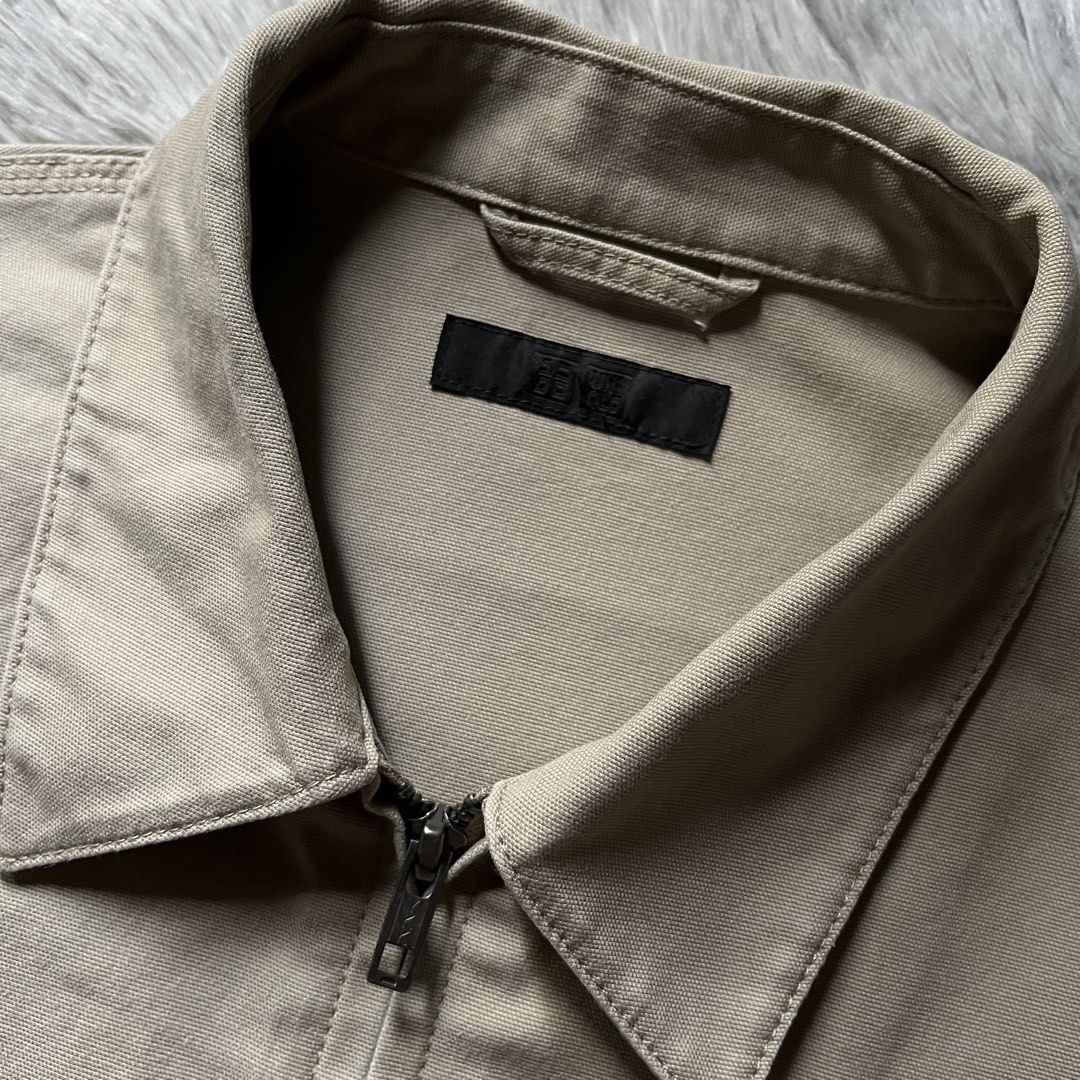 Uniqlo Zip Up Blouson (Category: Coats, Jackets and Outerwear) located in Caloocan City. Submitted by kaeleinn (Listing ID 1470010604, Image 2). Description: Uniqlo Zip Up Blouson 20" width 23" length excellent condition, boxy fittings, has side pockets 1500 + sf 📥.