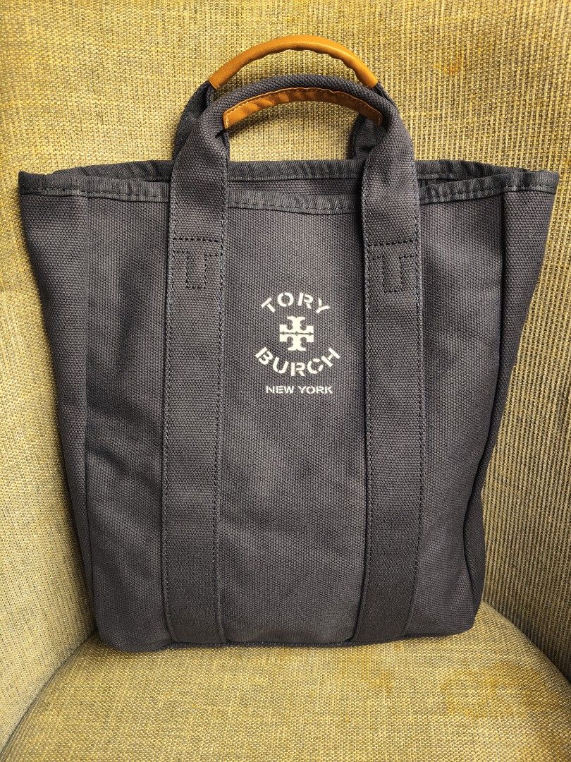 Unused Tory Burch Tote Bag (Category: Luxury Bags & Wallets) located in Mabalacat. Submitted by chiccharmbymitch (Listing ID 1470076156, Image 1). Description: .