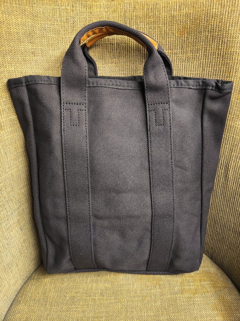 Unused Tory Burch Tote Bag (Category: Luxury Bags & Wallets) located in Mabalacat. Submitted by chiccharmbymitch (Listing ID 1470076156, Image 2). Description: .