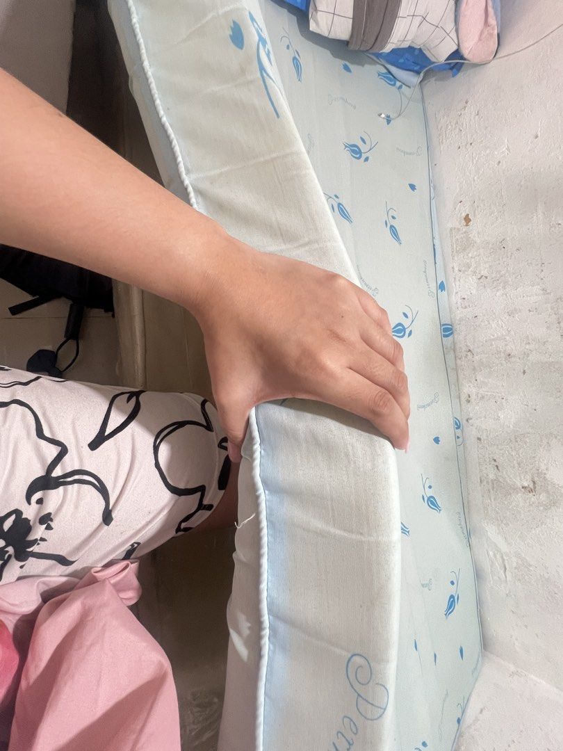 Uratex Permahard Polycotton Mattres 4" Double Size (Category: Bed Frames & Mattresses) located in Makati City. Submitted by yang_04 (Listing ID 1470116039, Image 2). Description: - Brand: Uratex - 2 months used - Original price was 4,600 - Slightly used, hindi sakto sa bed frame ko & hindi rin nagagamit since naka dorm ako. - Size: Double - Support: Firm (great for back support) - Design: Light blue with all-over blue floral tulip print - Conditi