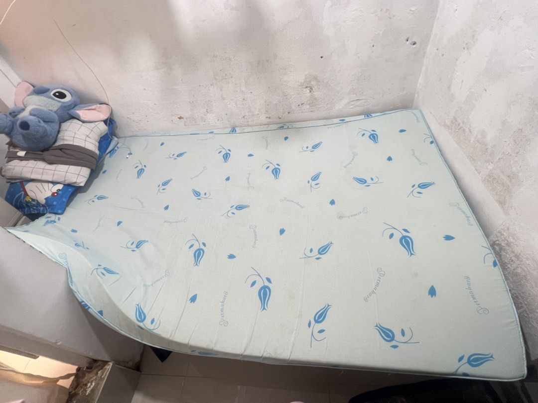 Uratex Permahard Polycotton Mattres 4" Double Size (Category: Bed Frames & Mattresses) located in Makati City. Submitted by yang_04 (Listing ID 1470116039, Image 3). Description: - Brand: Uratex - 2 months used - Original price was 4,600 - Slightly used, hindi sakto sa bed frame ko & hindi rin nagagamit since naka dorm ako. - Size: Double - Support: Firm (great for back support) - Design: Light blue with all-over blue floral tulip print - Conditi