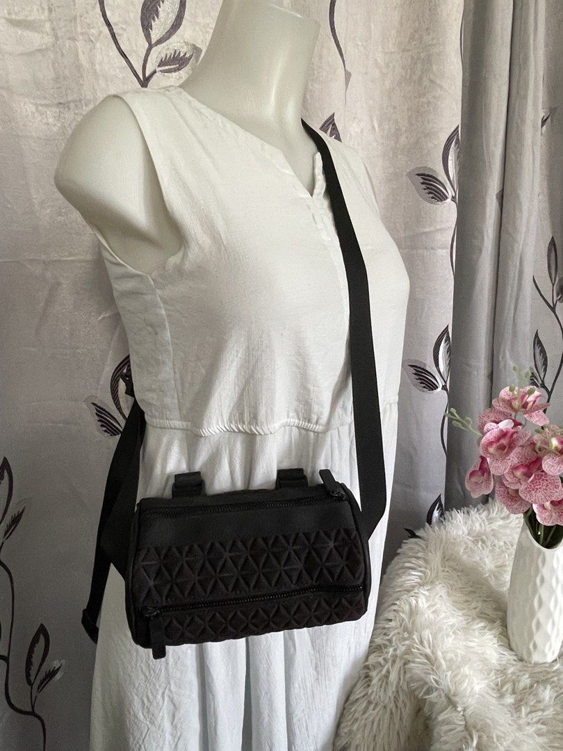 Urban Revivo (Category: Belt bags, Clutches and Pouches) located in Cabanatuan. Submitted by moraiahraven (Listing ID 1470137110, Image 3). Description: .