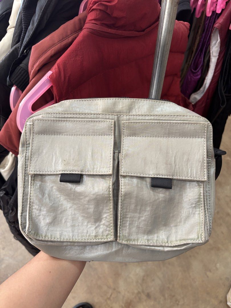 Urban Revivo Bag (Category: Sling Bags) located in Puerto Princesa. Submitted by 18arc (Listing ID 1470003067, Image 1). Description: .