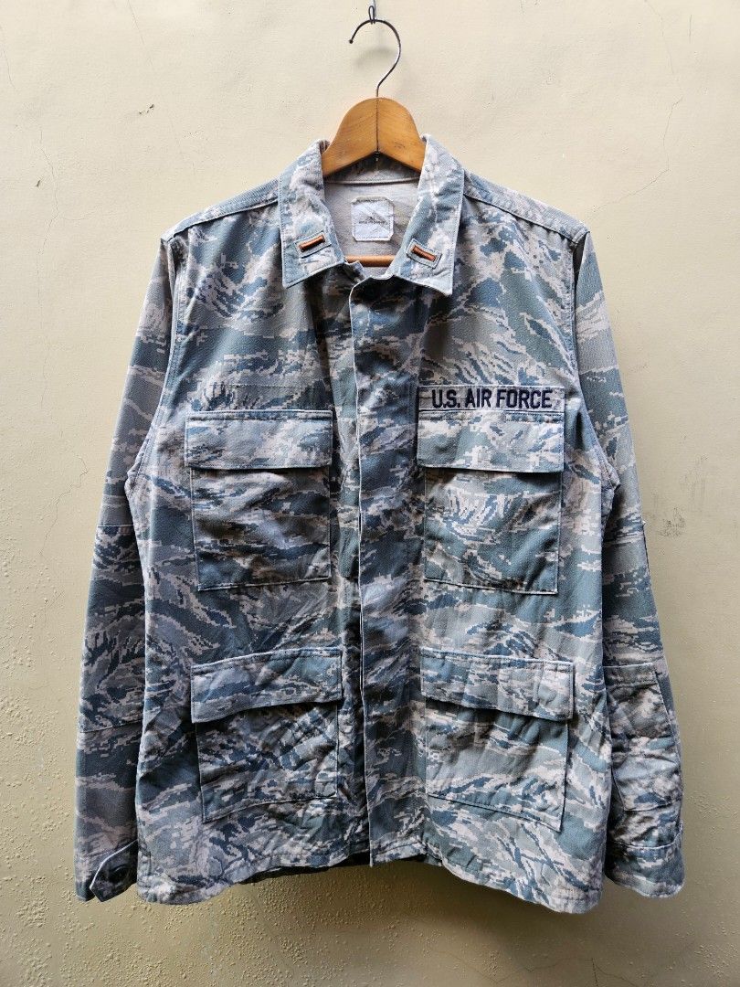 US Air Force Camo Pattern Utility Jacket-Size Medium (Category: Activewear) located in San Pablo. Submitted by pablo_pablo25 (Listing ID 1470137835, Image 1). Description: 38R(Medium) 21.5x30.5 V.Good Condi All details are posted.