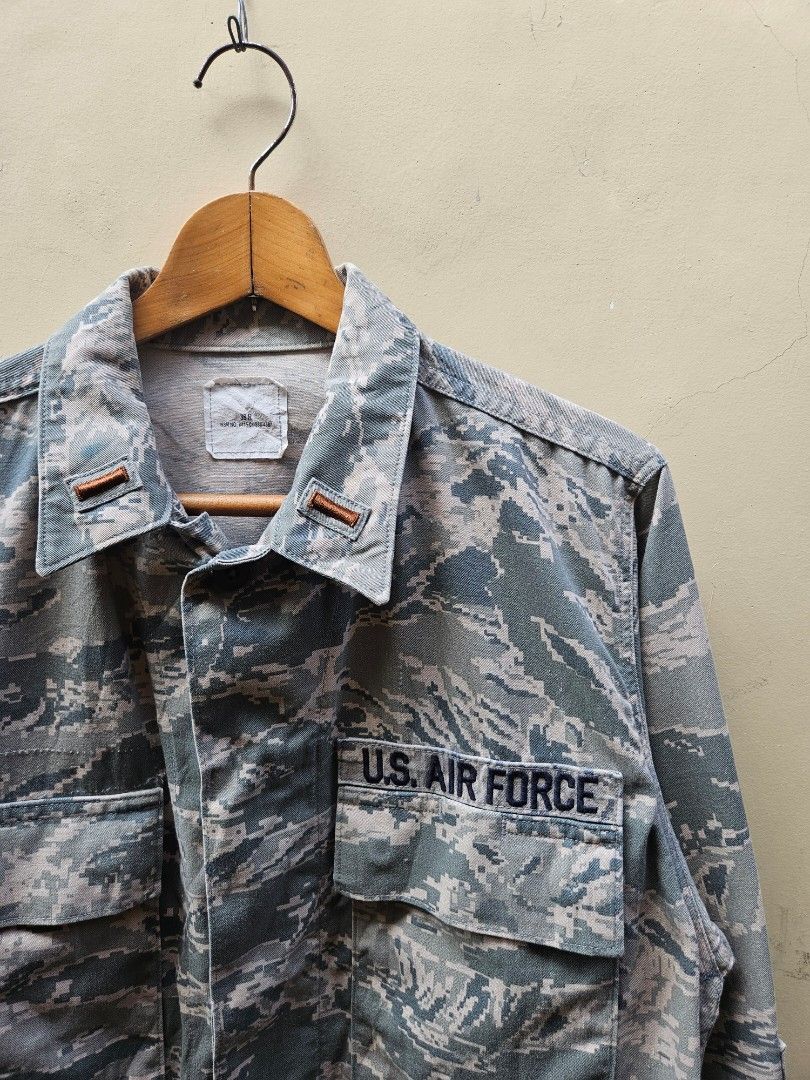 US Air Force Camo Pattern Utility Jacket-Size Medium (Category: Activewear) located in San Pablo. Submitted by pablo_pablo25 (Listing ID 1470137835, Image 3). Description: 38R(Medium) 21.5x30.5 V.Good Condi All details are posted.