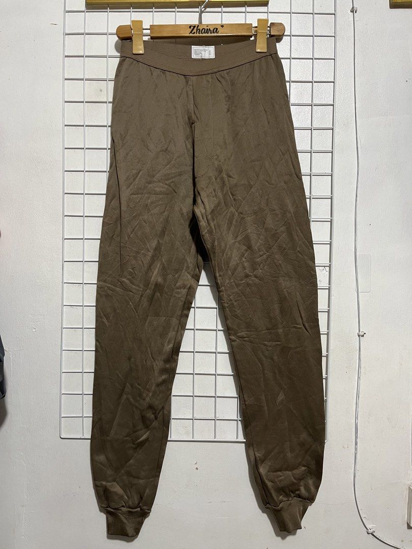 US Military Cold-Weather Drawers Polypropylene Base Layer Brown Medium (Category: Hiking & Camping) located in Pagsanjan. Submitted by zhairaaaaa (Listing ID 1470101446, Image 2). Description: - Authentic US military cold weather drawers - Size: Medium with standard elastic waistband and ribbed ankle cuffs - Material: 100% polypropylene for superior warmth - Details: Includes original C4 Chicago manufacture tags and part numbers - Condition: Clea